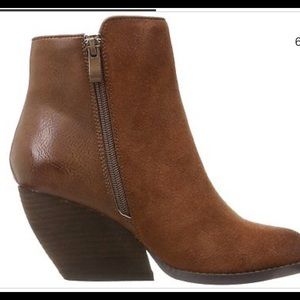 Very Volatile Indie ankle bootie in rust